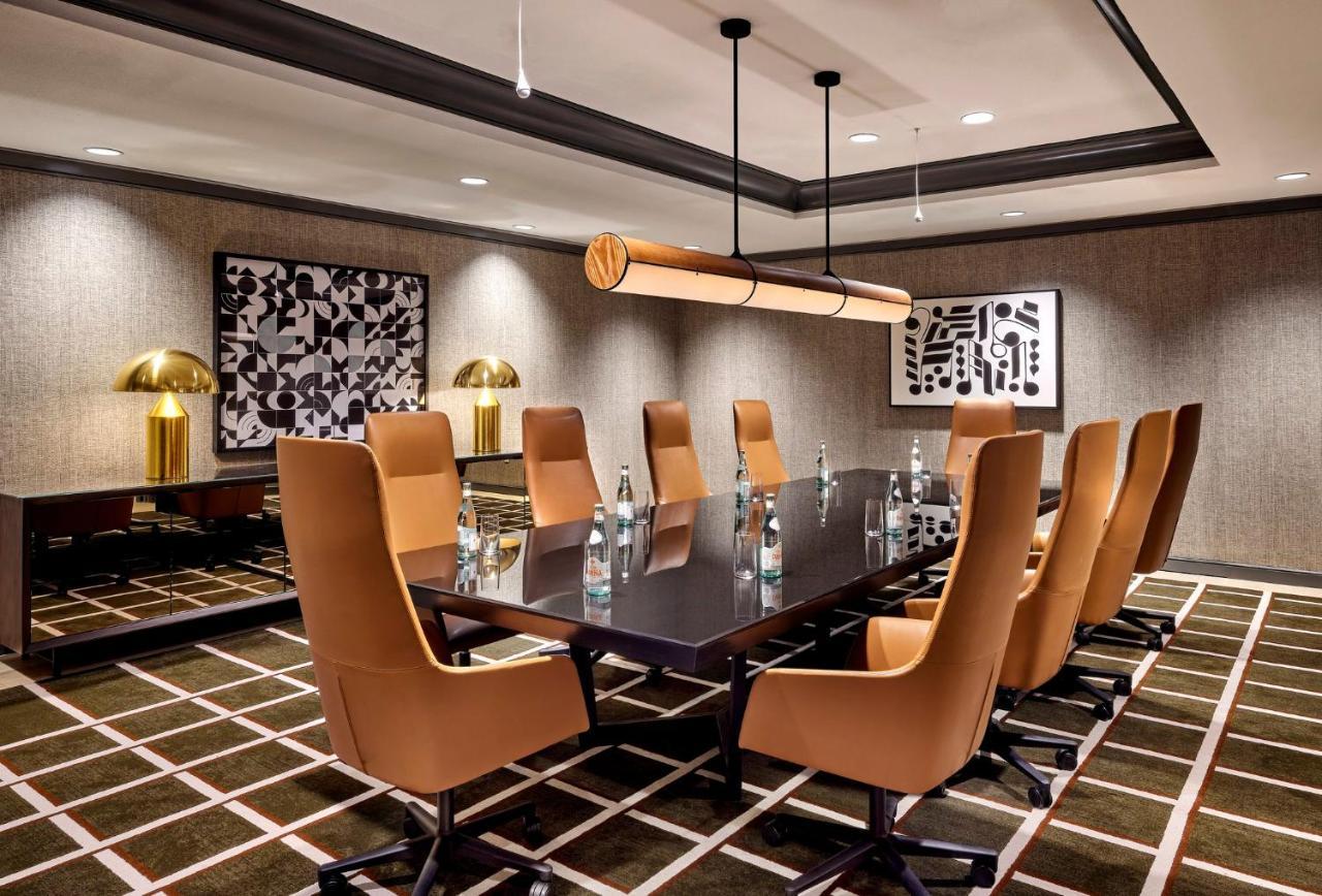 Omni Downtown Hotel 4*